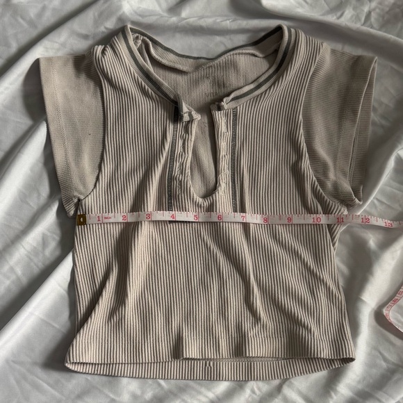 Gray Ribbed Crop Top - Picture 3 of 3